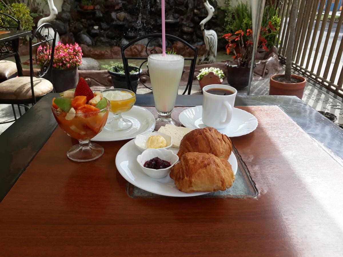Hotel Golosone Ambato Exteriör bild